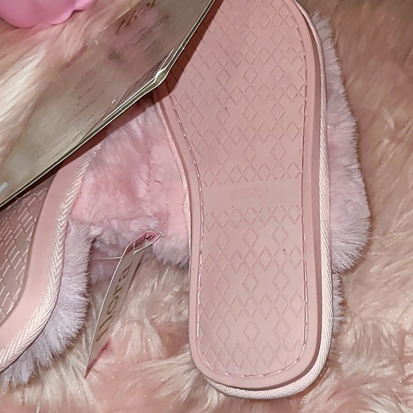 Pink slippers - Picture 3 of 4